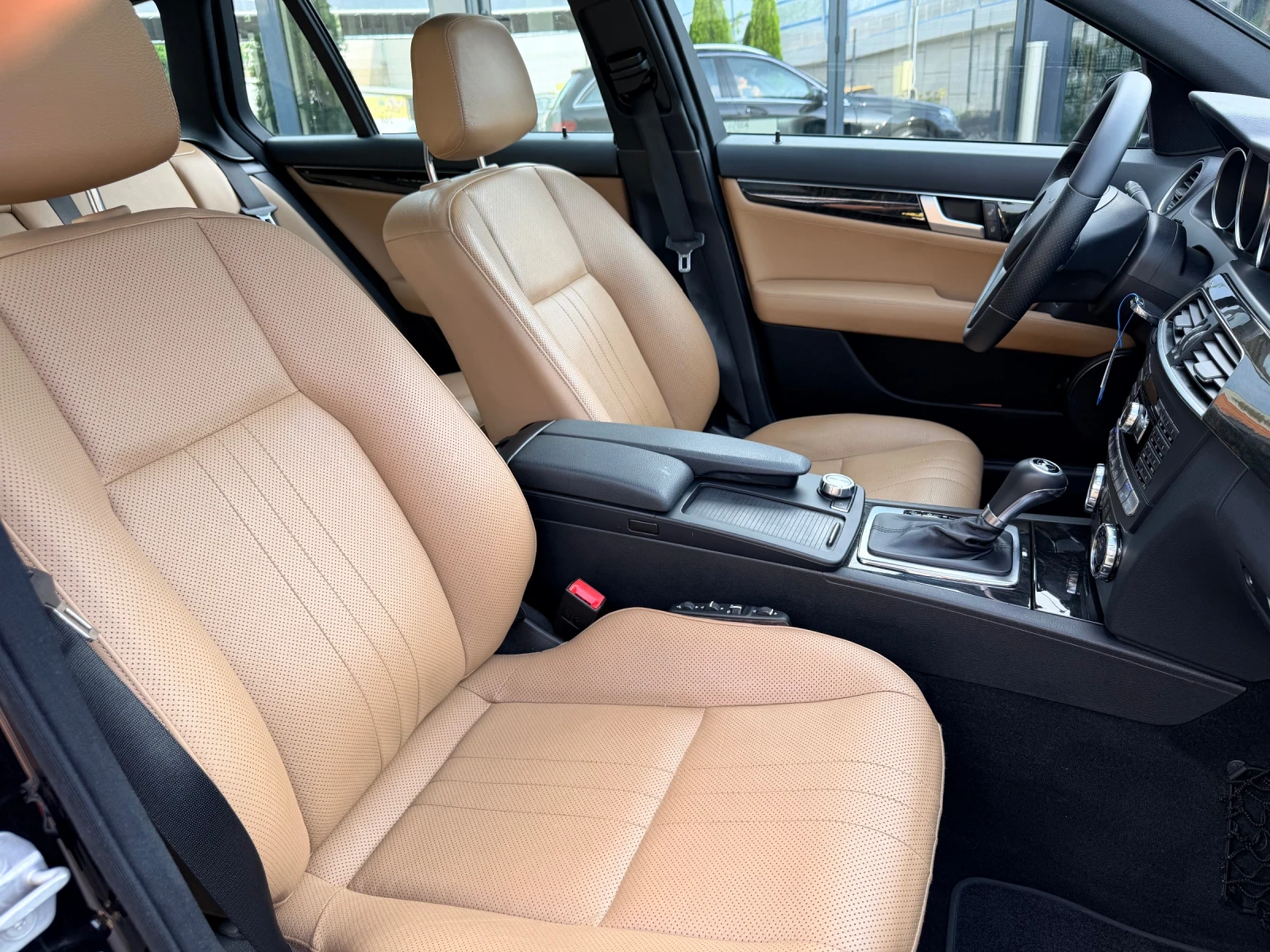 Mercedes-Benz C 220 CDI Avantgarde Facelift PANO Обдухване Distronic, снимка 14 - Автомобили и джипове - 54857706
