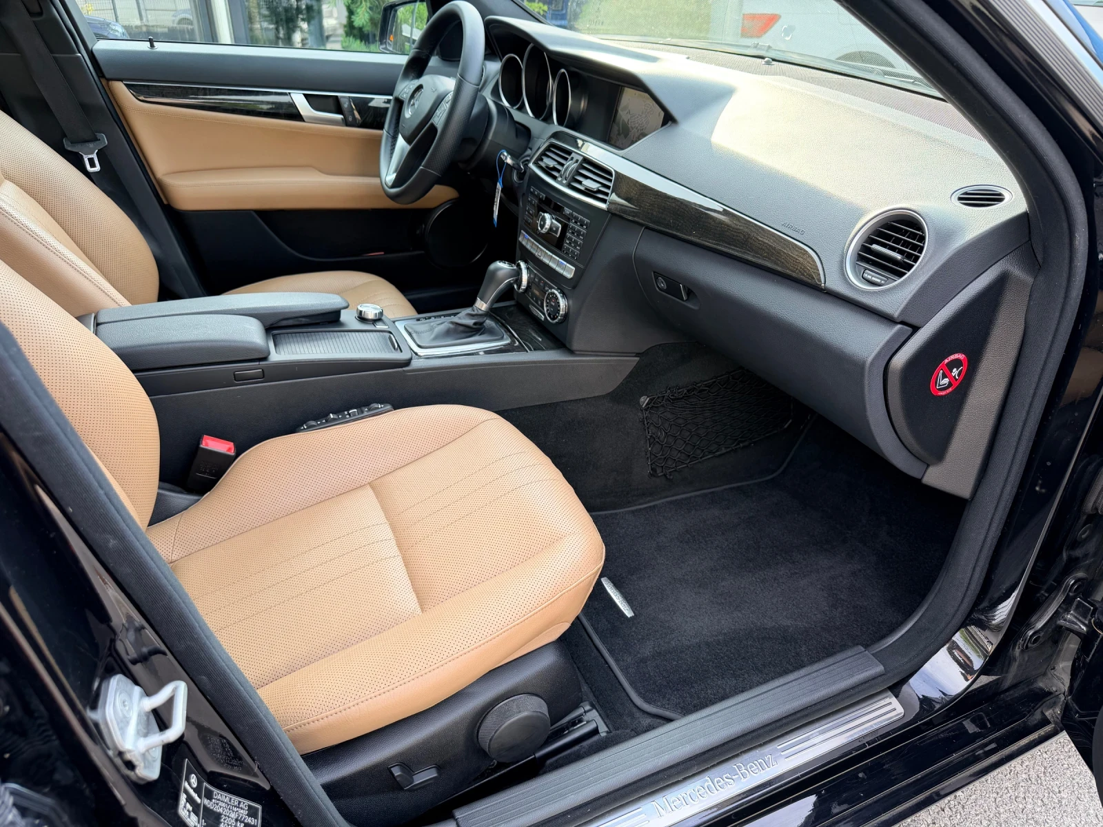 Mercedes-Benz C 220 CDI Avantgarde Facelift PANO Обдухване Distronic, снимка 15 - Автомобили и джипове - 54857706