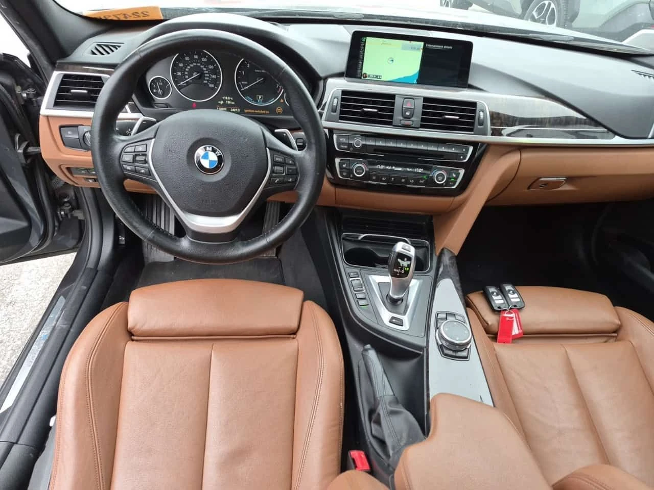 BMW 330 330e | CARFAX | БЕЗ ПЪРВОНАЧАЛНА ВНОСКА, снимка 10 - Автомобили и джипове - 55054239