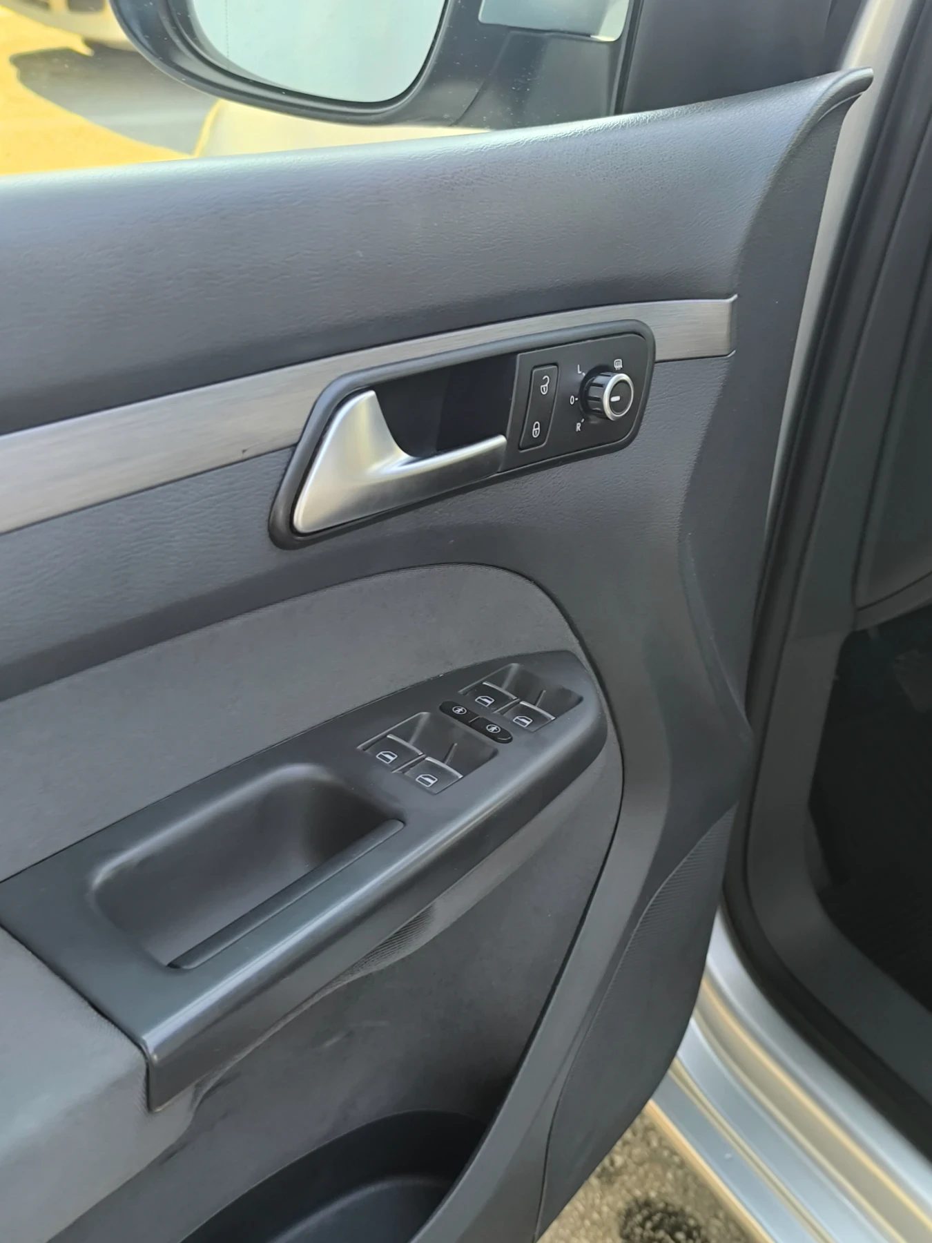 VW Touran, снимка 9 - Автомобили и джипове - 55624756