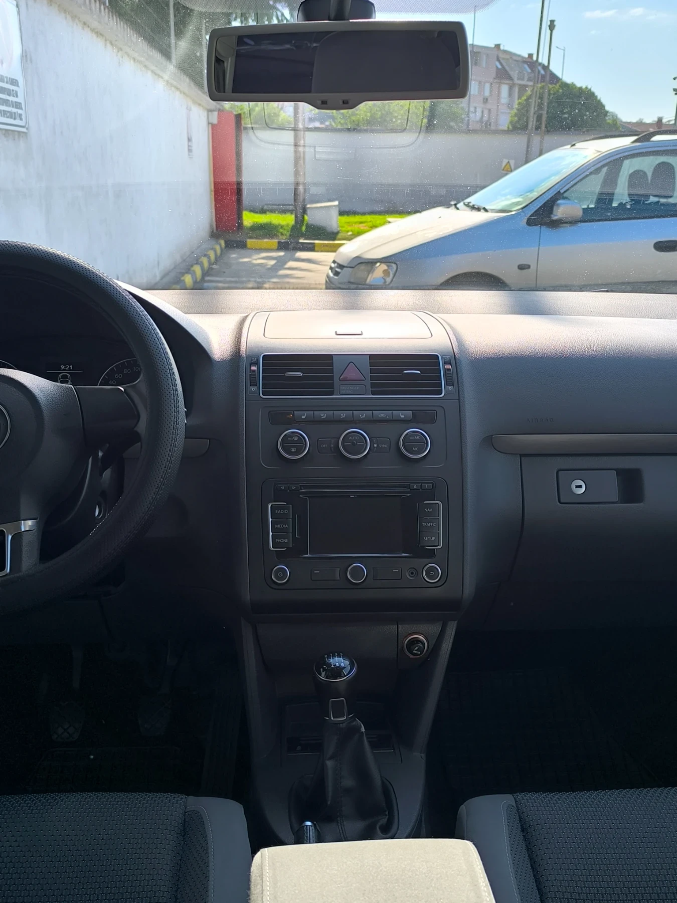 VW Touran, снимка 6 - Автомобили и джипове - 55624756