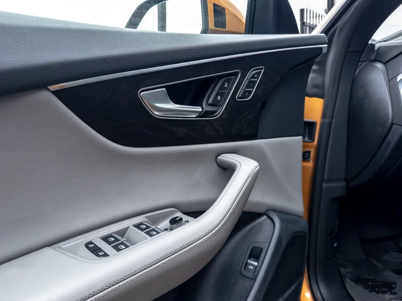 Audi Q8 CARFAX* АВТОФИНАНСИРАНЕ* БЕЗ ПЪРВОНАЧАЛНА ВНОСКА* , снимка 9 - Автомобили и джипове - 52898940