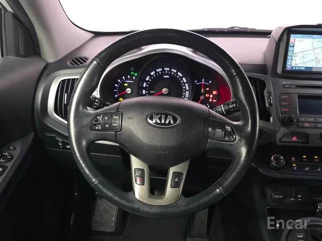 Kia Sportage Diesel 2WD, снимка 8 - Автомобили и джипове - 55682088
