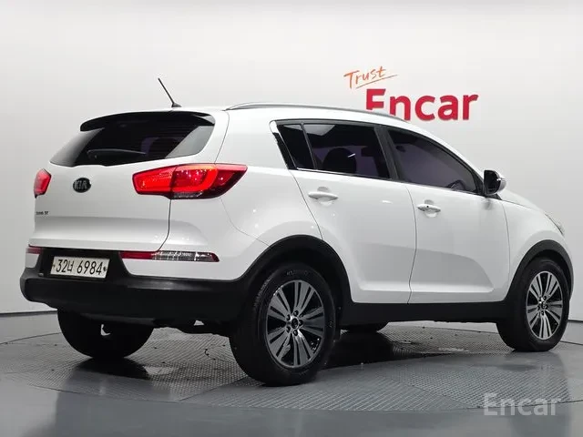 Kia Sportage Diesel 2WD, снимка 2 - Автомобили и джипове - 55682088