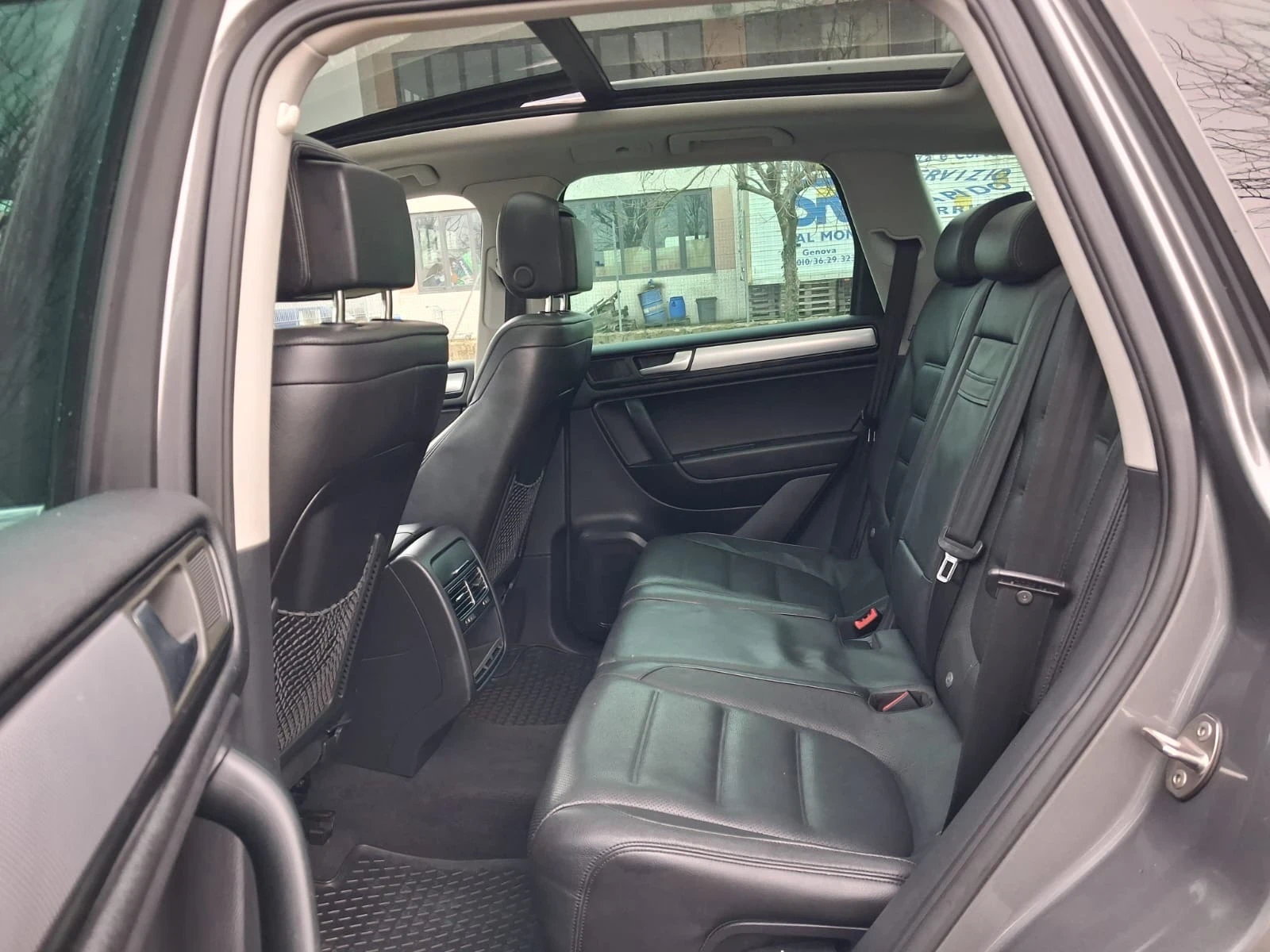 VW Touareg 3.0 TDI 245 CV tiptronic BlueMotion Techn. Executi, снимка 13 - Автомобили и джипове - 54032816