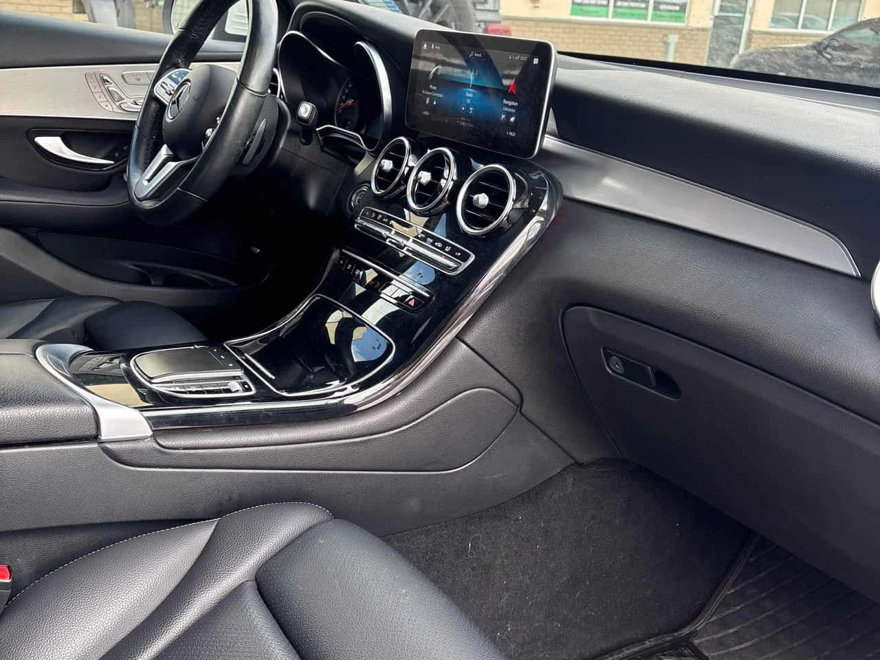 Mercedes-Benz GLC 300 4MATIC* DISTRONIC* 360КАМЕРИ* ПАНОРАМА* , снимка 12 - Автомобили и джипове - 54183527