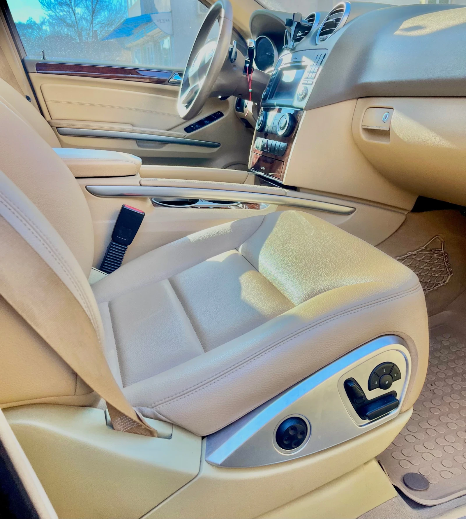 Mercedes-Benz ML 550 AMG LINE* 4MATIC* LPG* HK* KEYLESS* V8* 388, снимка 12 - Автомобили и джипове - 54988435