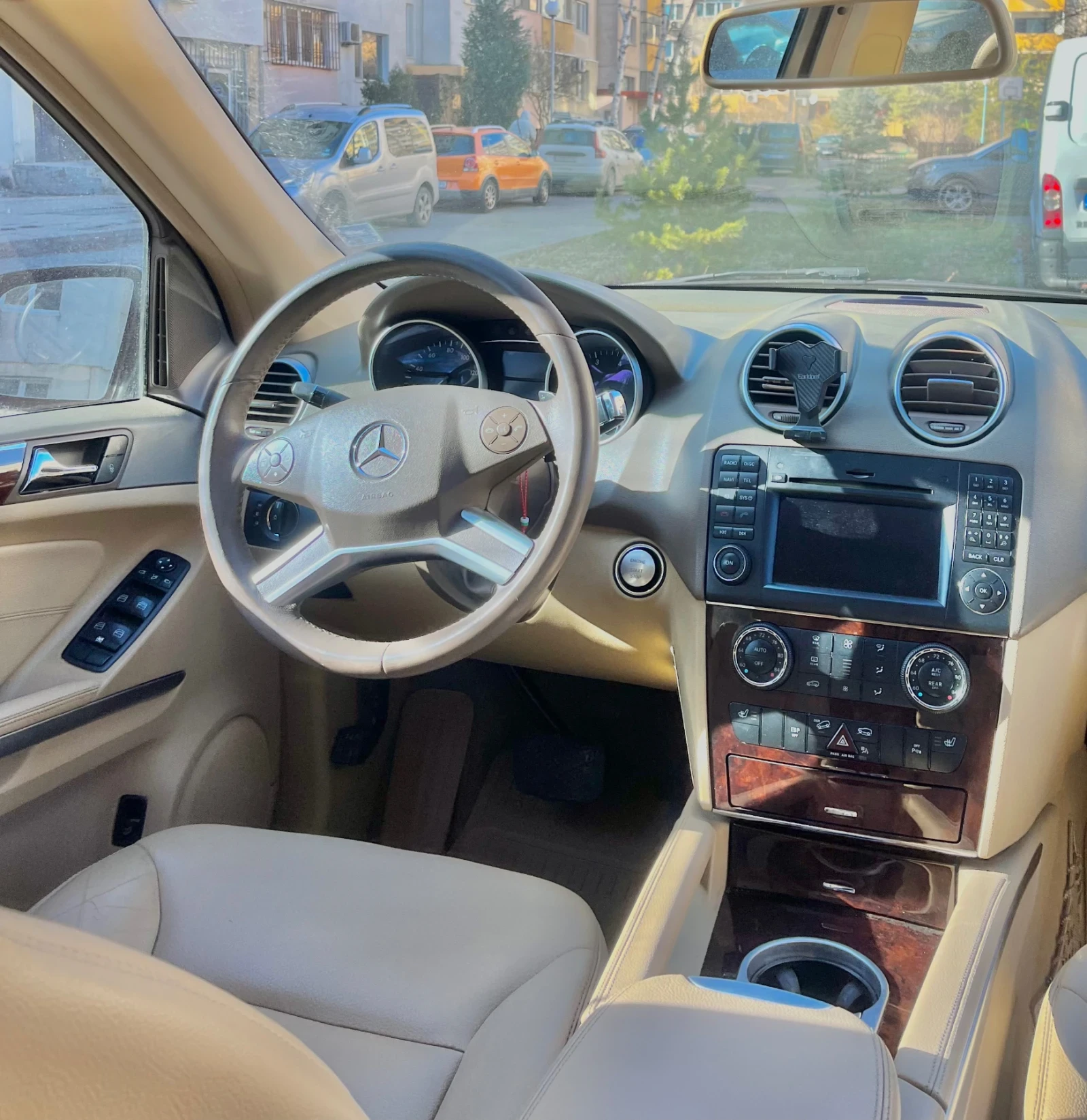 Mercedes-Benz ML 550 AMG LINE* 4MATIC* LPG* HK* KEYLESS* V8* 388, снимка 11 - Автомобили и джипове - 54988435