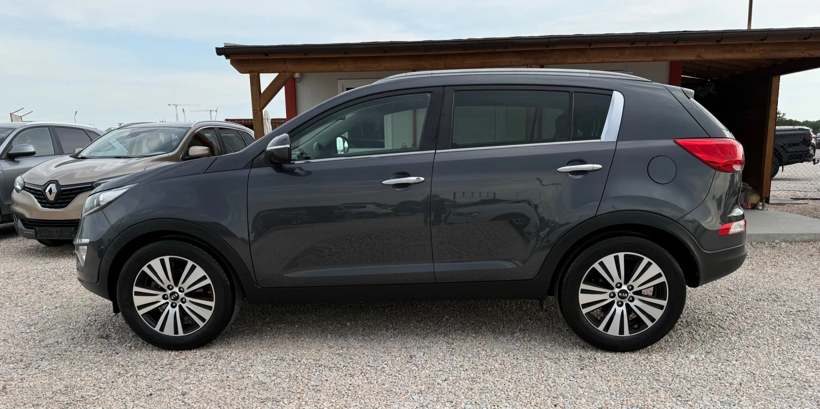 Kia Sportage 1.7cdti* Facelift* Кожа * Нави* Сервизна история, снимка 5 - Автомобили и джипове - 55372401