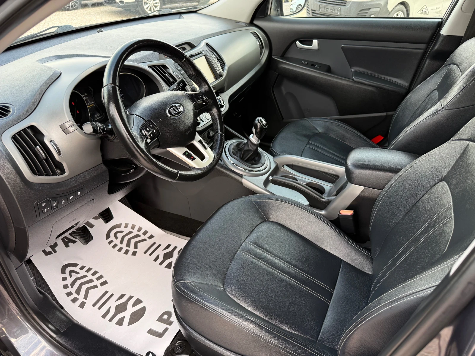 Kia Sportage 1.7cdti* Facelift* Кожа * Нави* Сервизна история, снимка 8 - Автомобили и джипове - 55372401