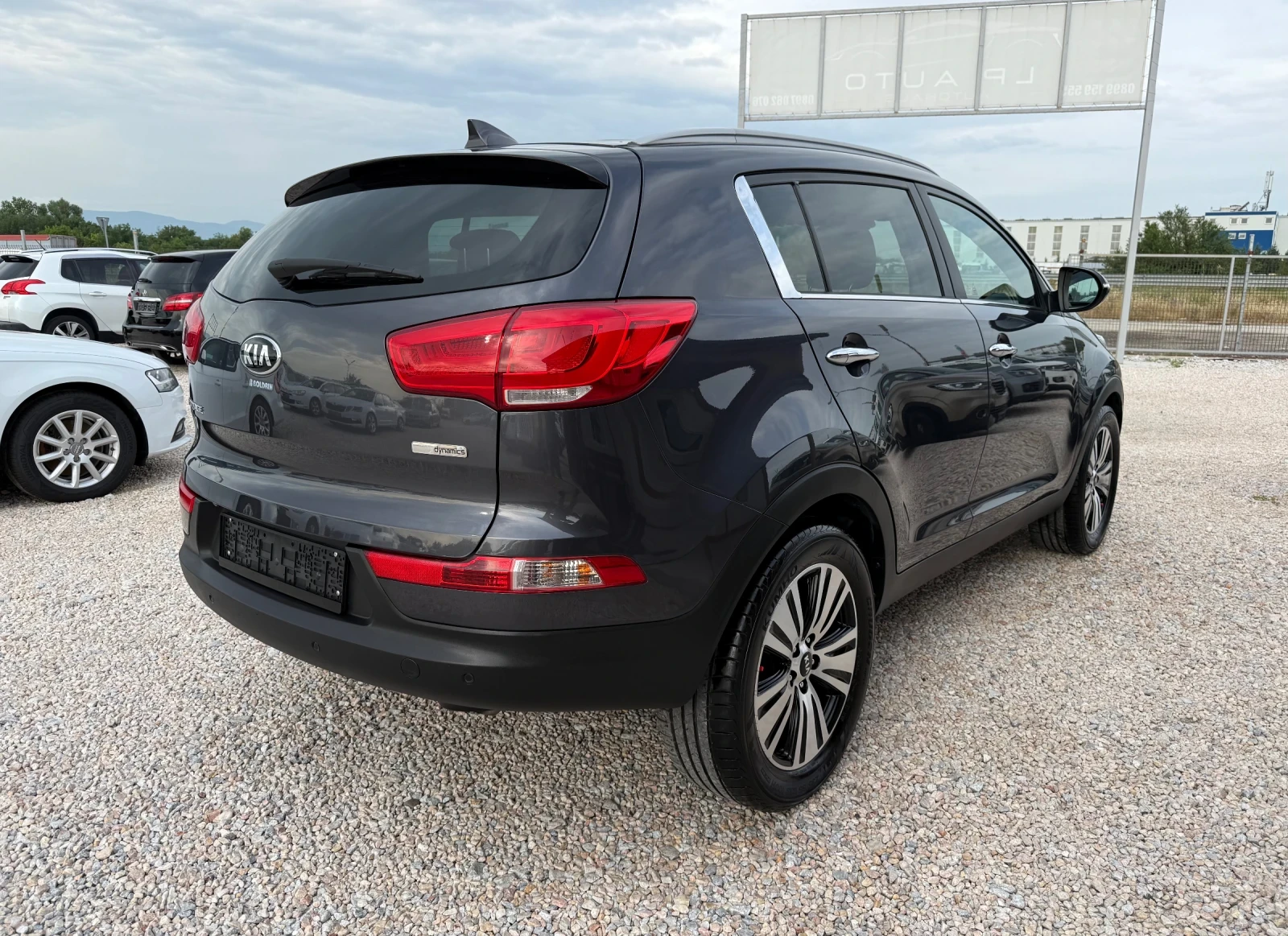 Kia Sportage 1.7cdti* Facelift* Кожа * Нави* Сервизна история, снимка 4 - Автомобили и джипове - 55372401