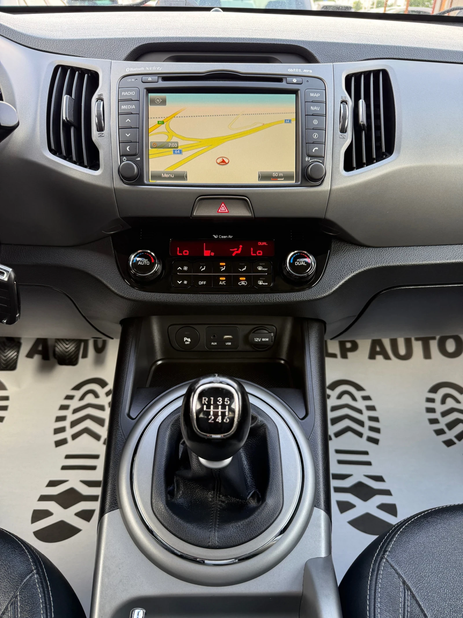 Kia Sportage 1.7cdti* Facelift* Кожа * Нави* Сервизна история, снимка 13 - Автомобили и джипове - 55372401