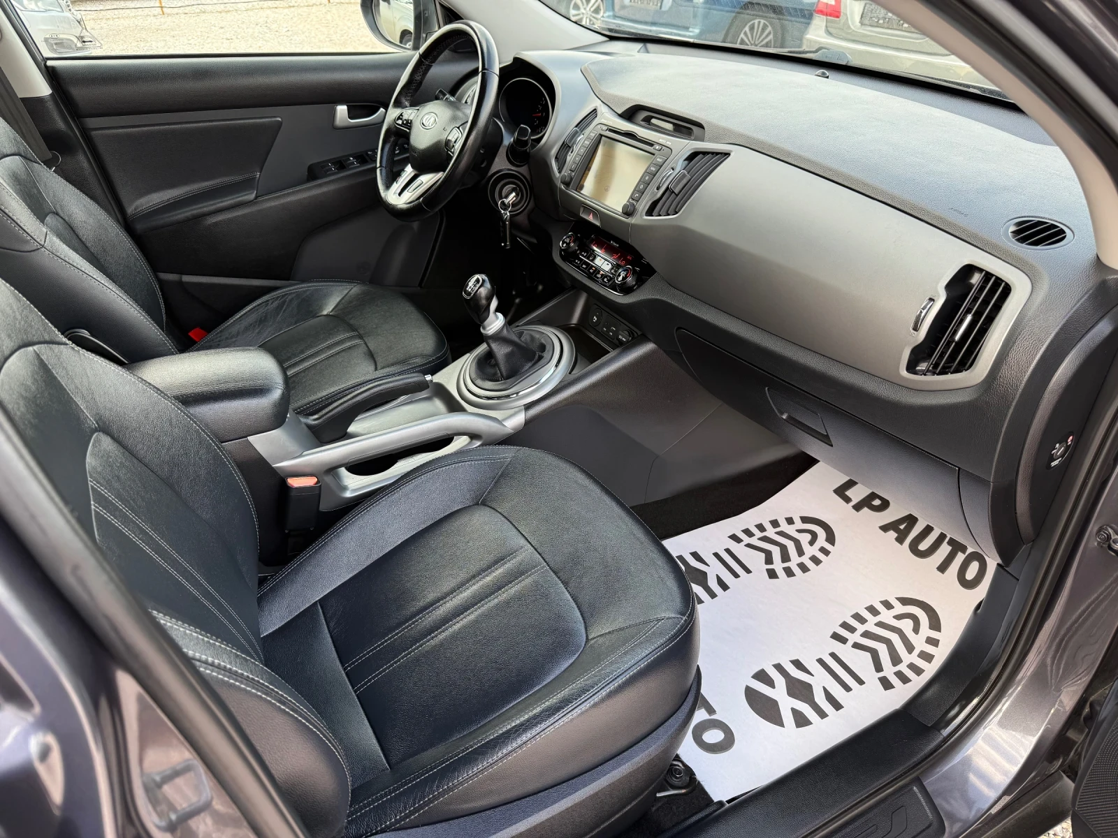 Kia Sportage 1.7cdti* Facelift* Кожа * Нави* Сервизна история, снимка 10 - Автомобили и джипове - 55372401