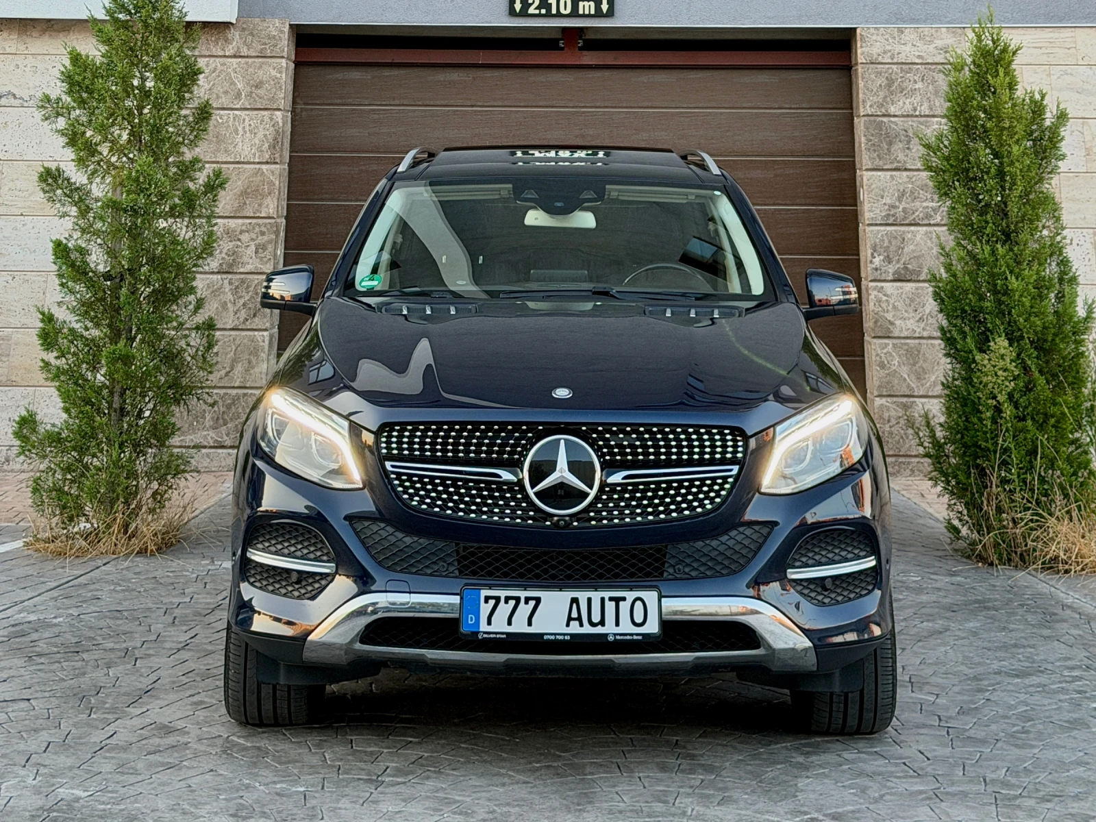 Mercedes-Benz GLE 350 9G 4Matic Designo Panorama Cavansite Blue ЛИЗИНГ, снимка 2 - Автомобили и джипове - 56144769