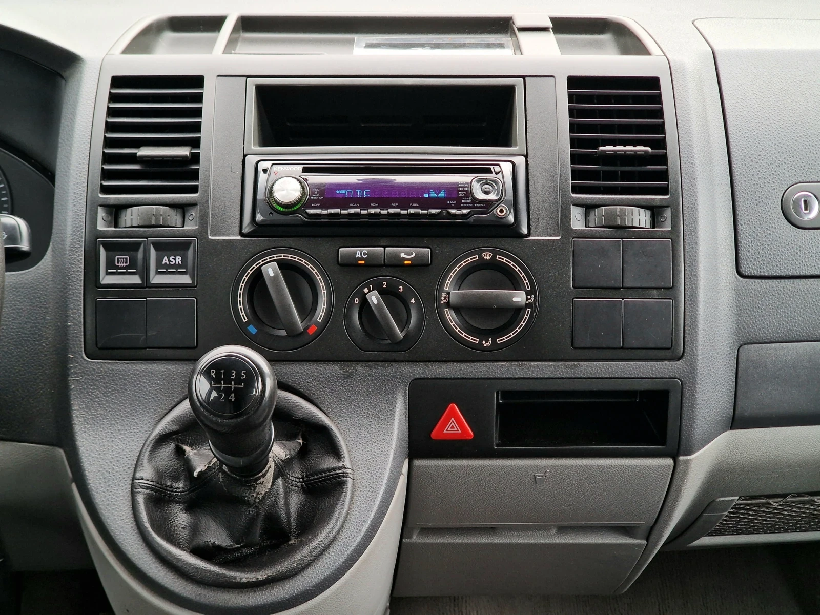 VW T5 1.9TDI* 105* , снимка 15 - Бусове и автобуси - 53926787