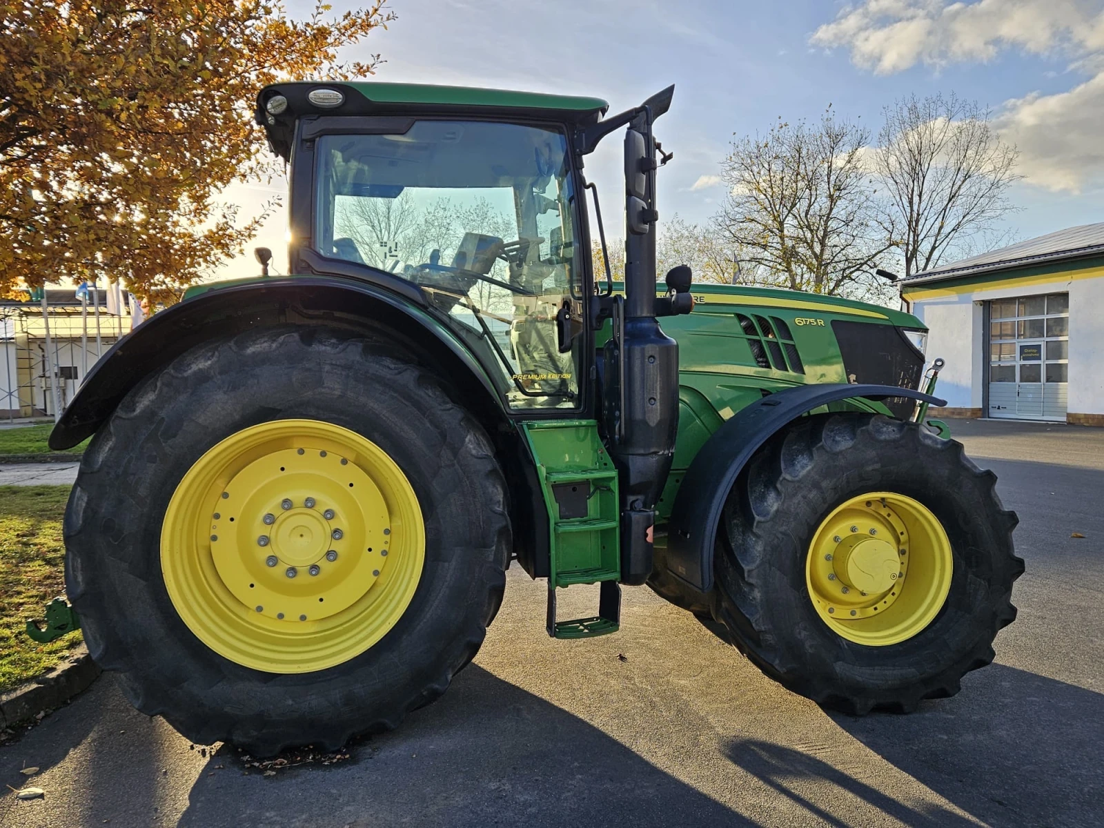 Трактор John Deere 6175R  - изображение 4