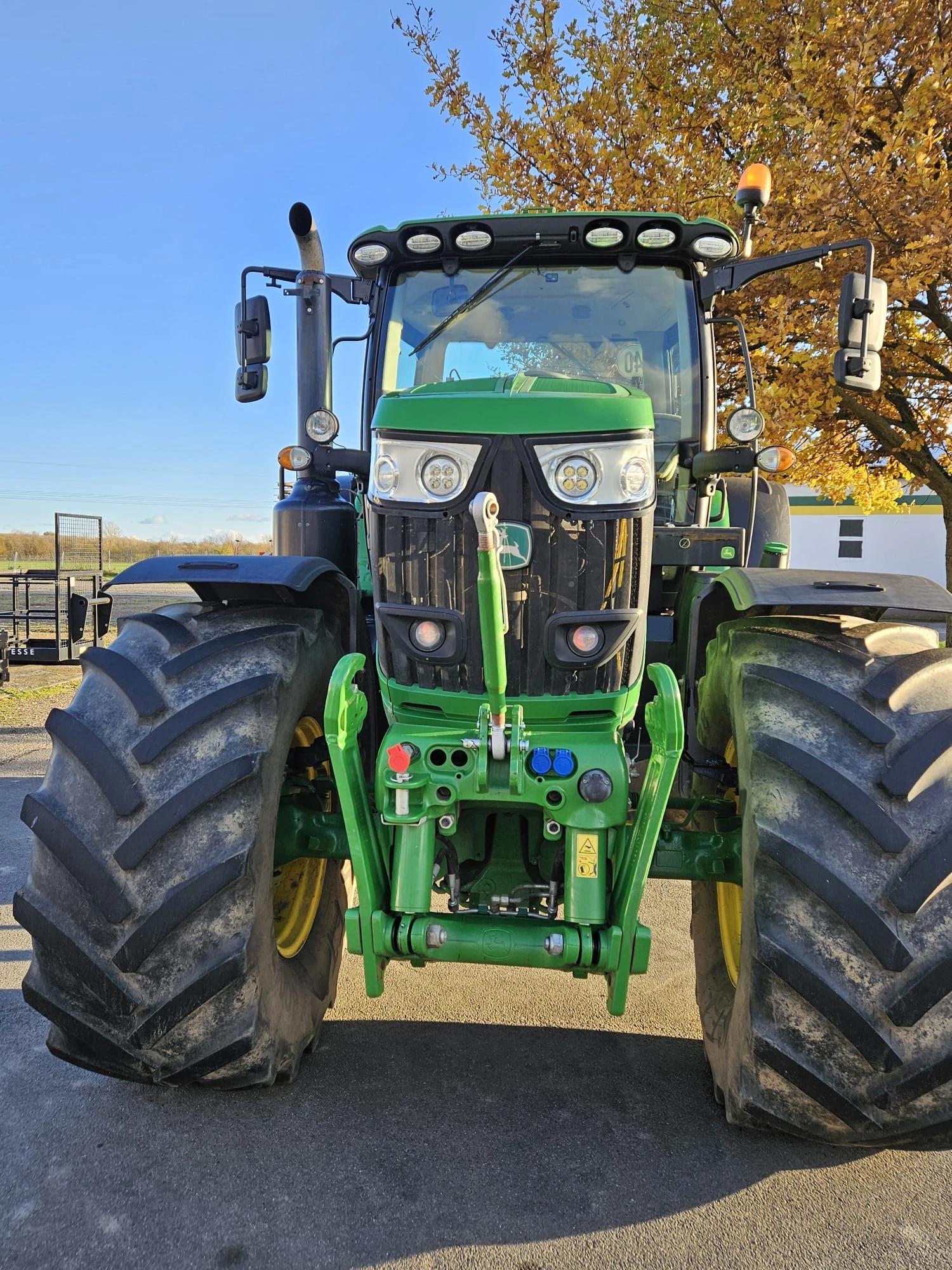 Трактор John Deere 6175R  - изображение 2