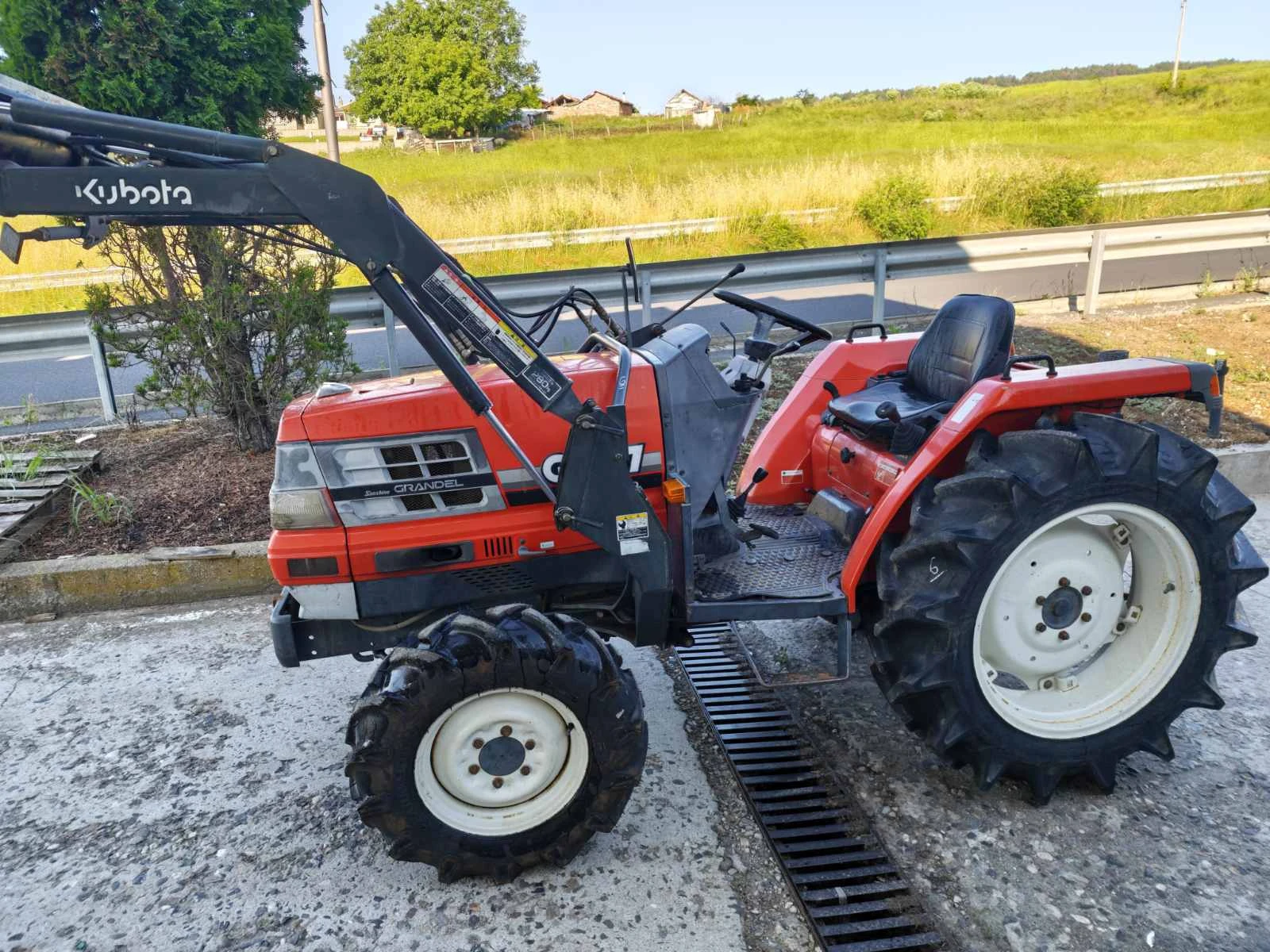 Трактор Kubota  ТОВАРАЧ ОРИГИНАЛЕН, снимка 2 - Селскостопанска техника - 54624309