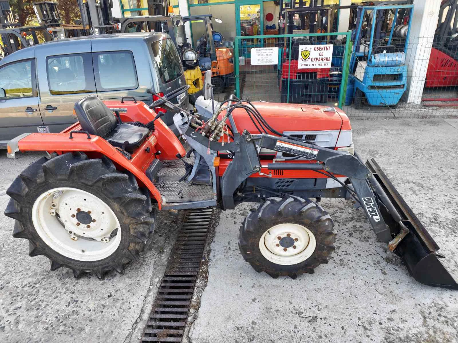 Трактор Kubota  ТОВАРАЧ ОРИГИНАЛЕН, снимка 9 - Селскостопанска техника - 54624309
