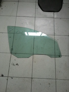 Стъкло предно дясно Форд Фокус 4вр 01г.