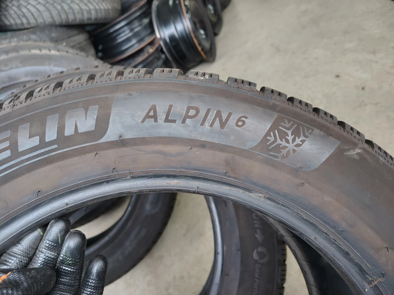 Гуми Зимни 225/55R17, снимка 5 - Гуми и джанти - 54094849