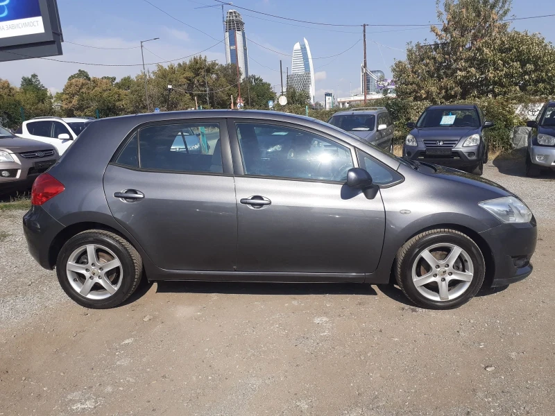 Toyota Auris 1.6 като нова , снимка 3 - Автомобили и джипове - 49591666