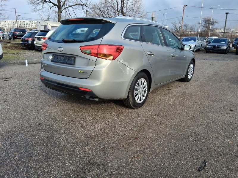 Kia Ceed 1.6 PREMIUM като нова , снимка 5 - Автомобили и джипове - 53050209