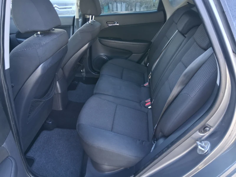 Hyundai I30 1.6 PREMIUM като нова , снимка 11 - Автомобили и джипове - 53050209