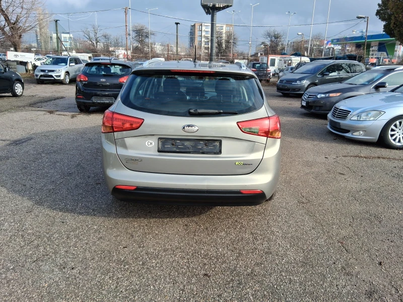 Kia Ceed 1.6 PREMIUM като нова , снимка 6 - Автомобили и джипове - 53050209