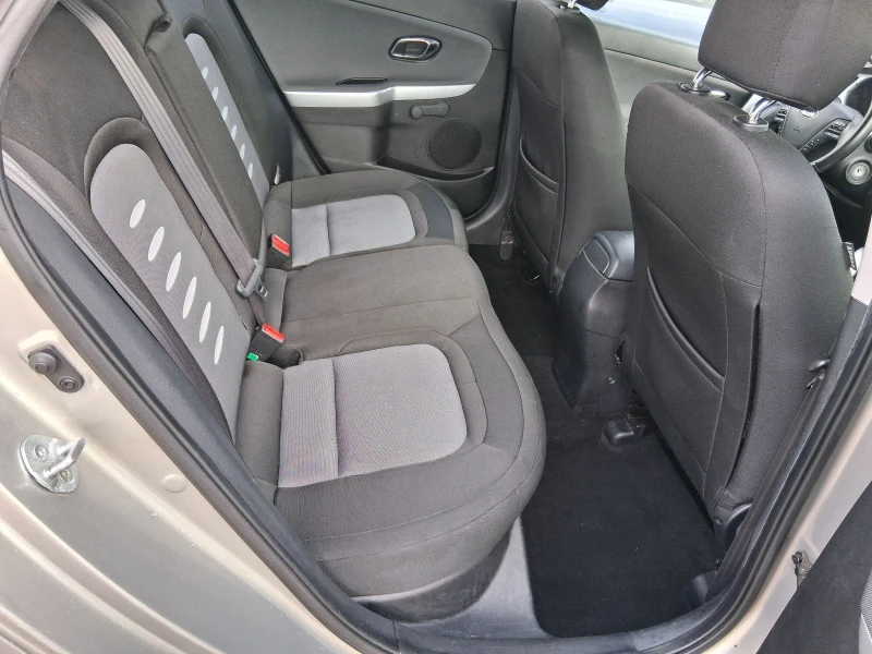Kia Ceed 1.6 PREMIUM като нова , снимка 12 - Автомобили и джипове - 53050209