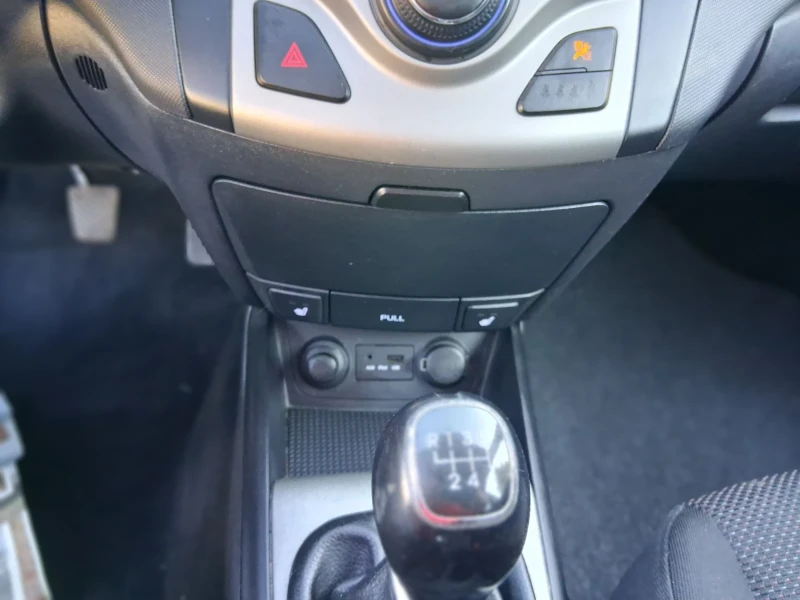 Hyundai I30 1.6 PREMIUM като нова , снимка 13 - Автомобили и джипове - 53050209