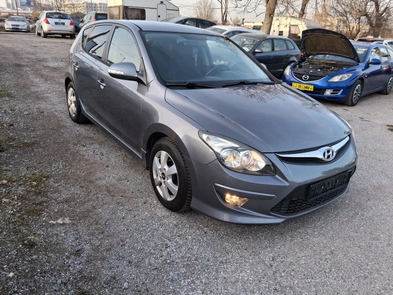 Hyundai I30 1.6 PREMIUM като нова , снимка 2 - Автомобили и джипове - 53050209