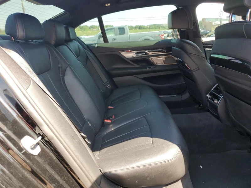 BMW 740 i 3.0 Turbo / M пакет / 20  джанти / Спортно окач., снимка 10 - Автомобили и джипове - 52095778