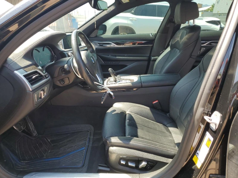 BMW 740 i 3.0 Turbo / M пакет / 20  джанти / Спортно окач., снимка 7 - Автомобили и джипове - 52095778