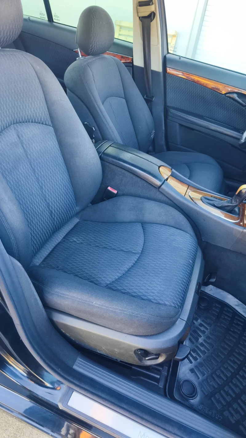 Mercedes-Benz E 220, снимка 11 - Автомобили и джипове - 52612334