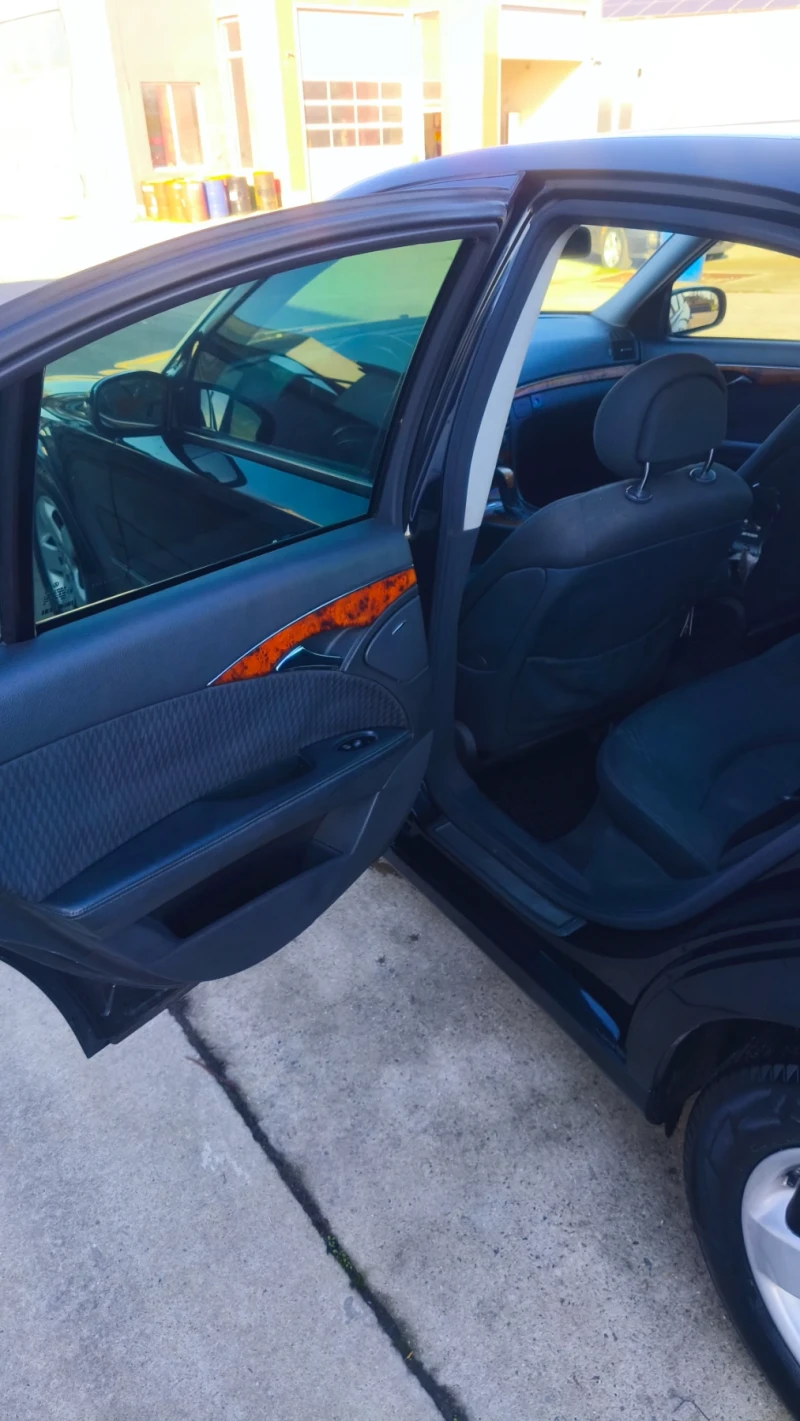 Mercedes-Benz E 220, снимка 9 - Автомобили и джипове - 52612334