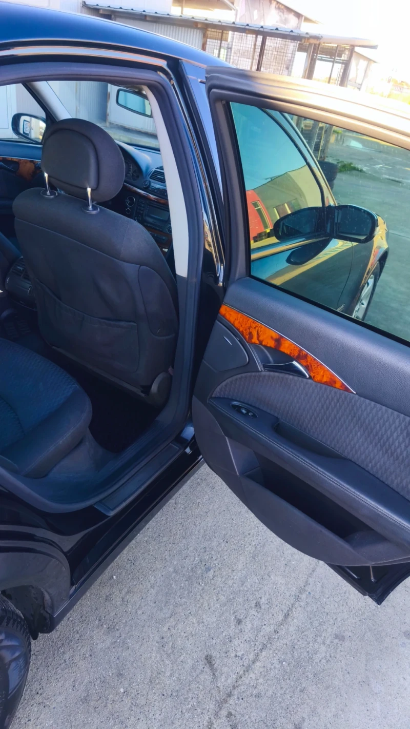 Mercedes-Benz E 220, снимка 10 - Автомобили и джипове - 52612334