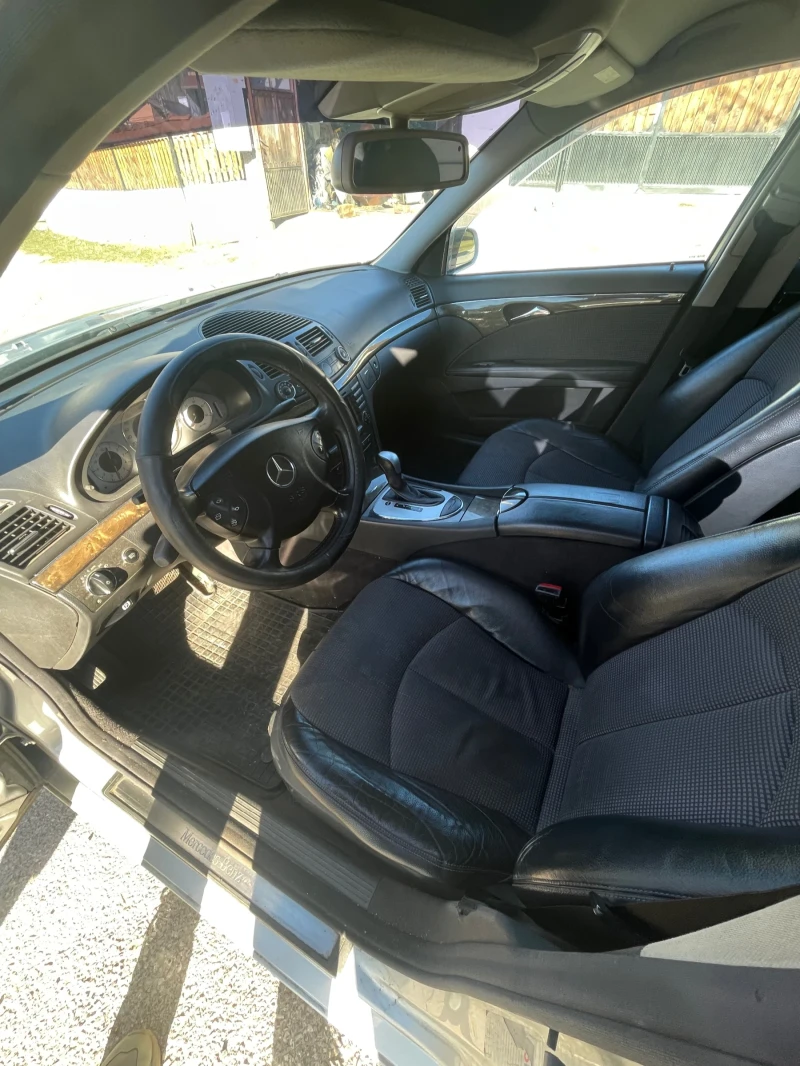 Mercedes-Benz E 320, снимка 8 - Автомобили и джипове - 52798433