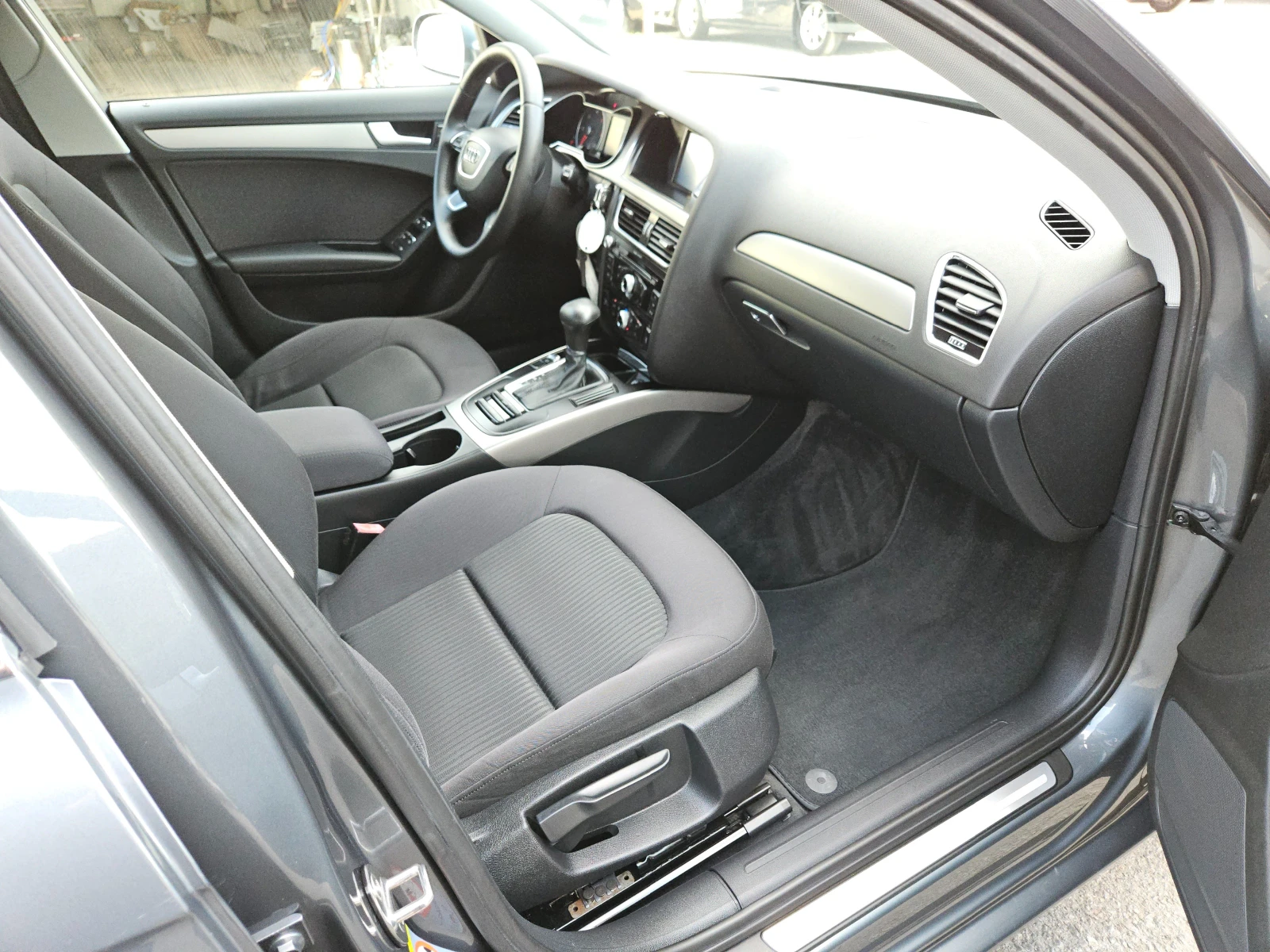 Audi A4 2.0TDI/FACELIFT/177k.c/LED/NAVI/БЛУТУТ/EURO 5B/ТОП | Mobile.bg — изображение 15