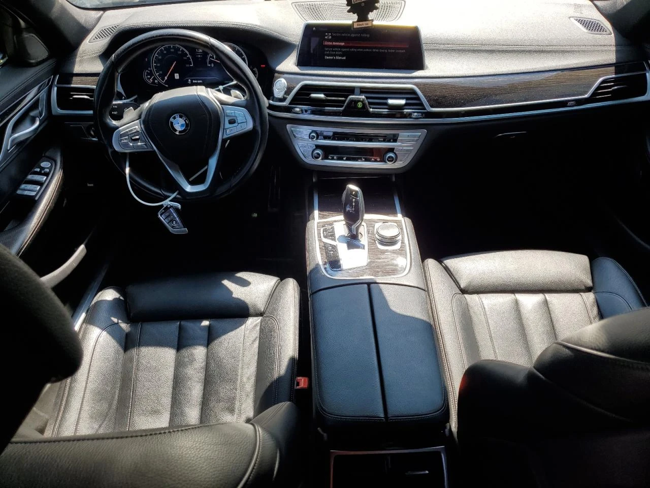 BMW 740 i 3.0 Turbo / M пакет / 20  джанти / Спортно окач. - изображение 8