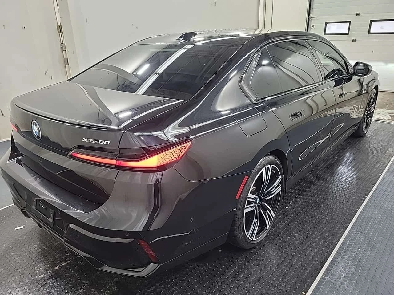 BMW i7 * XDRIVE60 * CARFAX * PANO * ��������� * ����� *  | Mobile.bg � ����������� 3