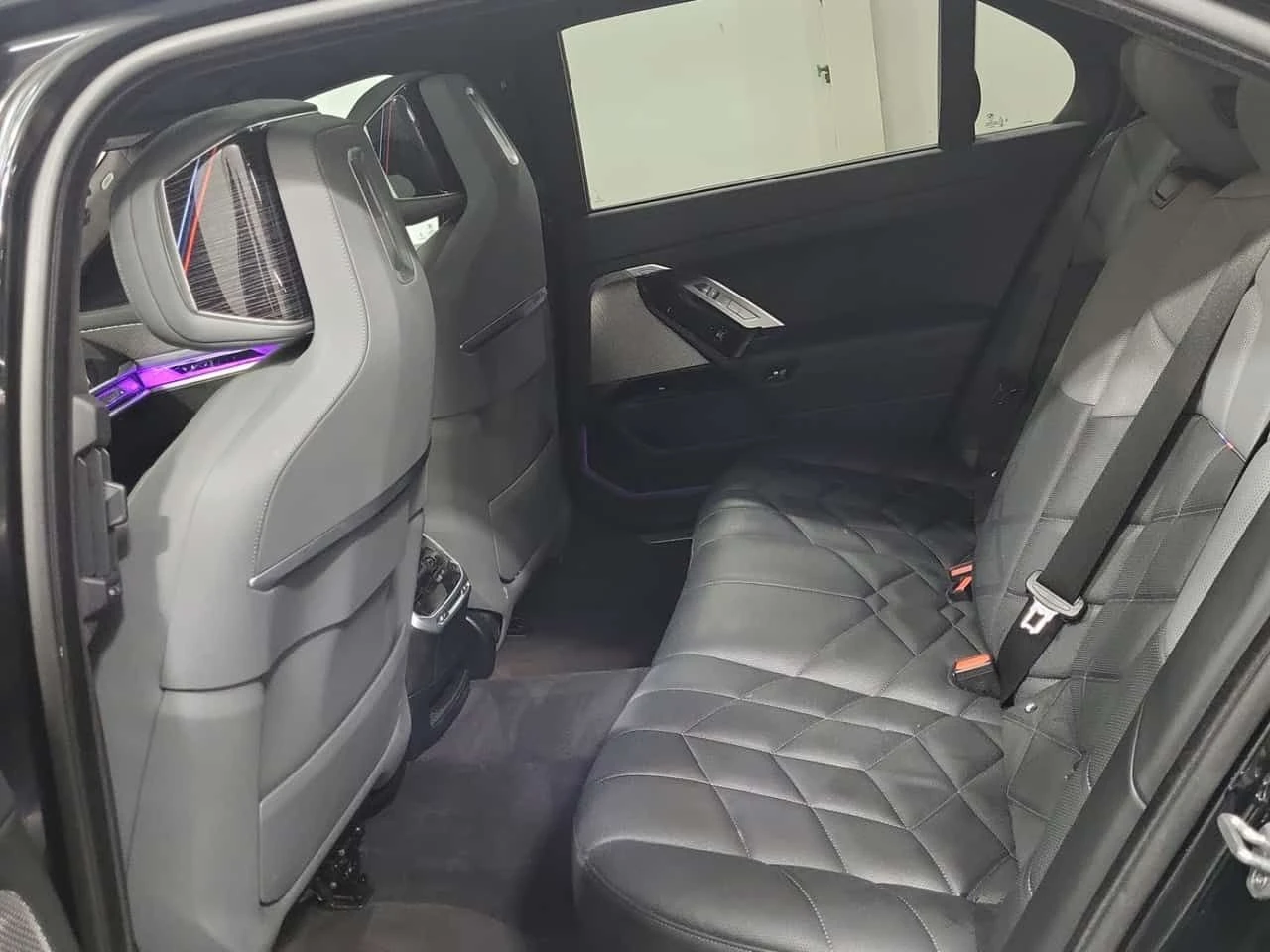 BMW i7 * XDRIVE60 * CARFAX * PANO * ��������� * ����� *  | Mobile.bg � ����������� 12