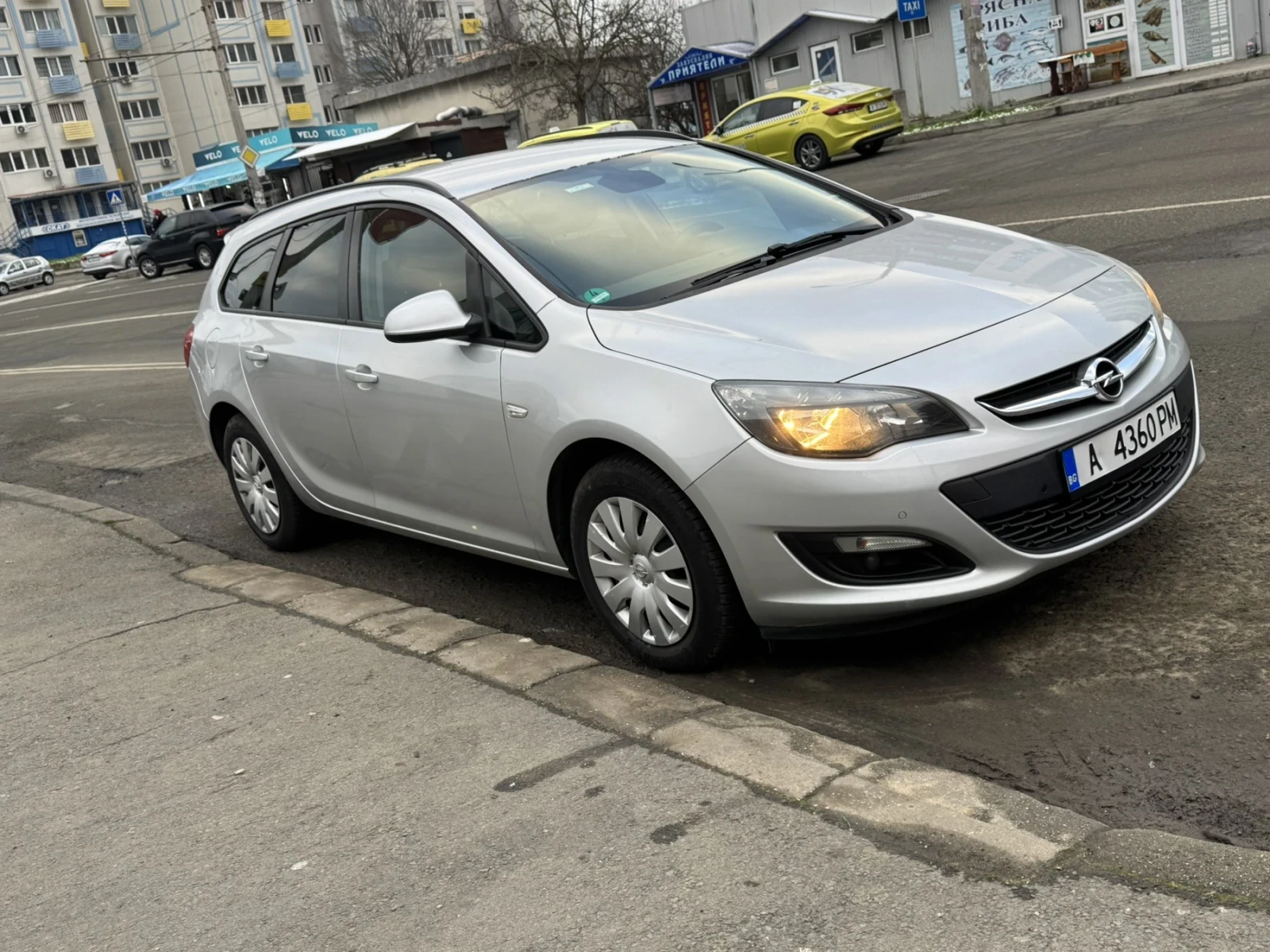 Opel Astra, снимка 3 - Автомобили и джипове - 54156278