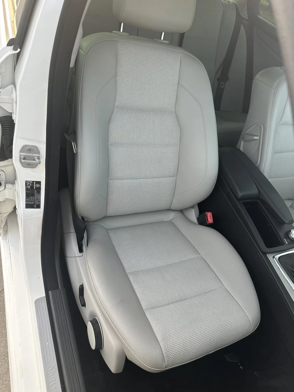 Mercedes-Benz 220 AMG! AVANGART! NAVI! FACE-LIFT! LIZING! , снимка 14 - Автомобили и джипове - 54458941