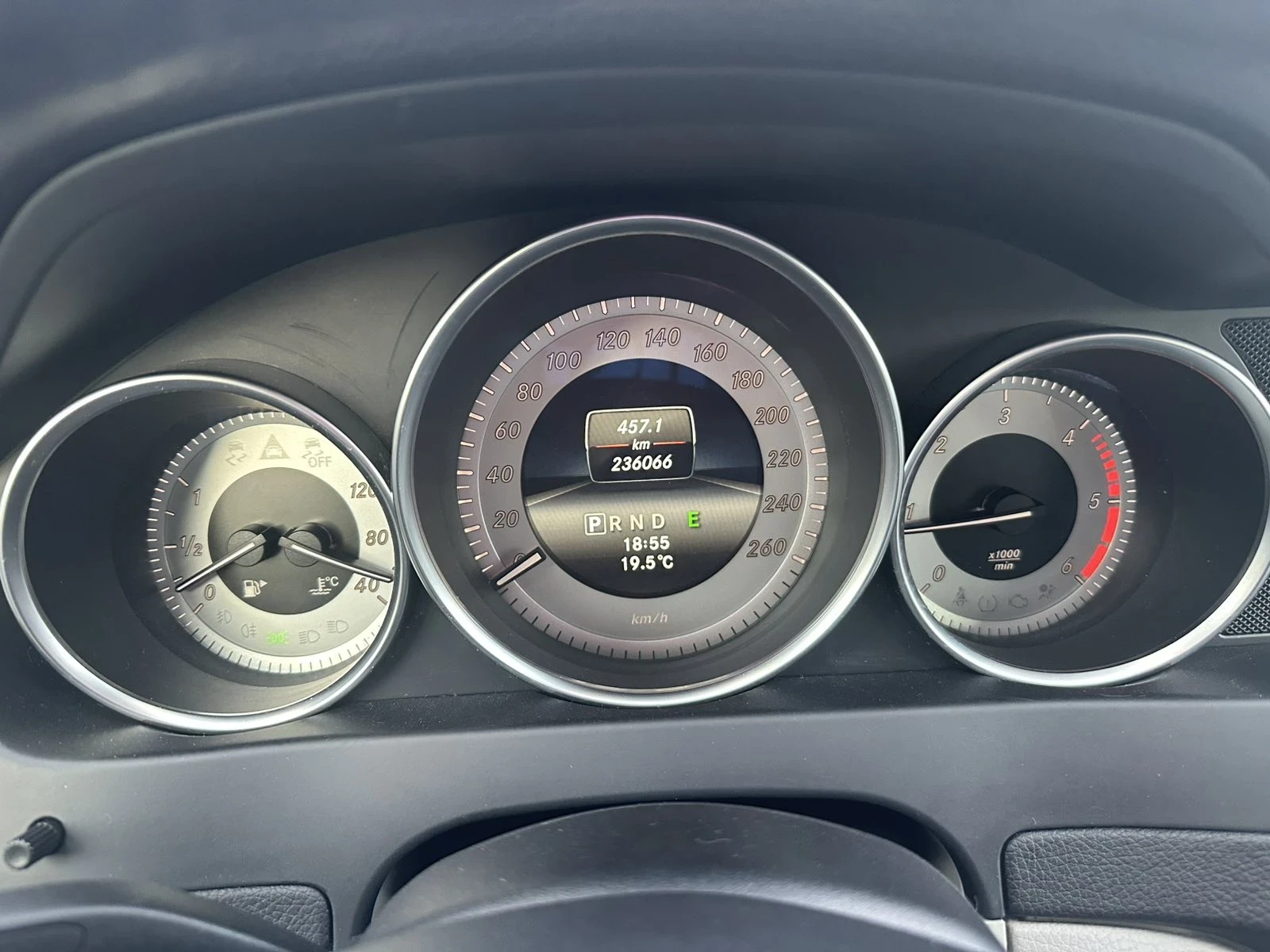 Mercedes-Benz 220 AMG! AVANGART! NAVI! FACE-LIFT! LIZING! , снимка 12 - Автомобили и джипове - 54458941