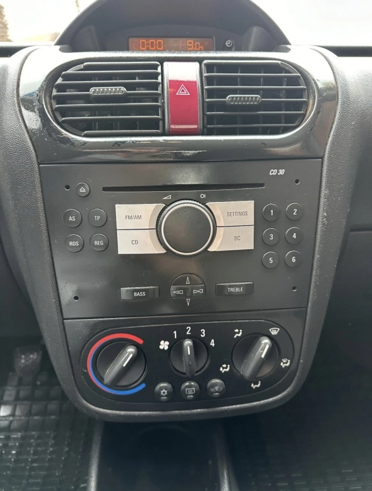 Opel Combo 1.3, снимка 9 - Автомобили и джипове - 54486440