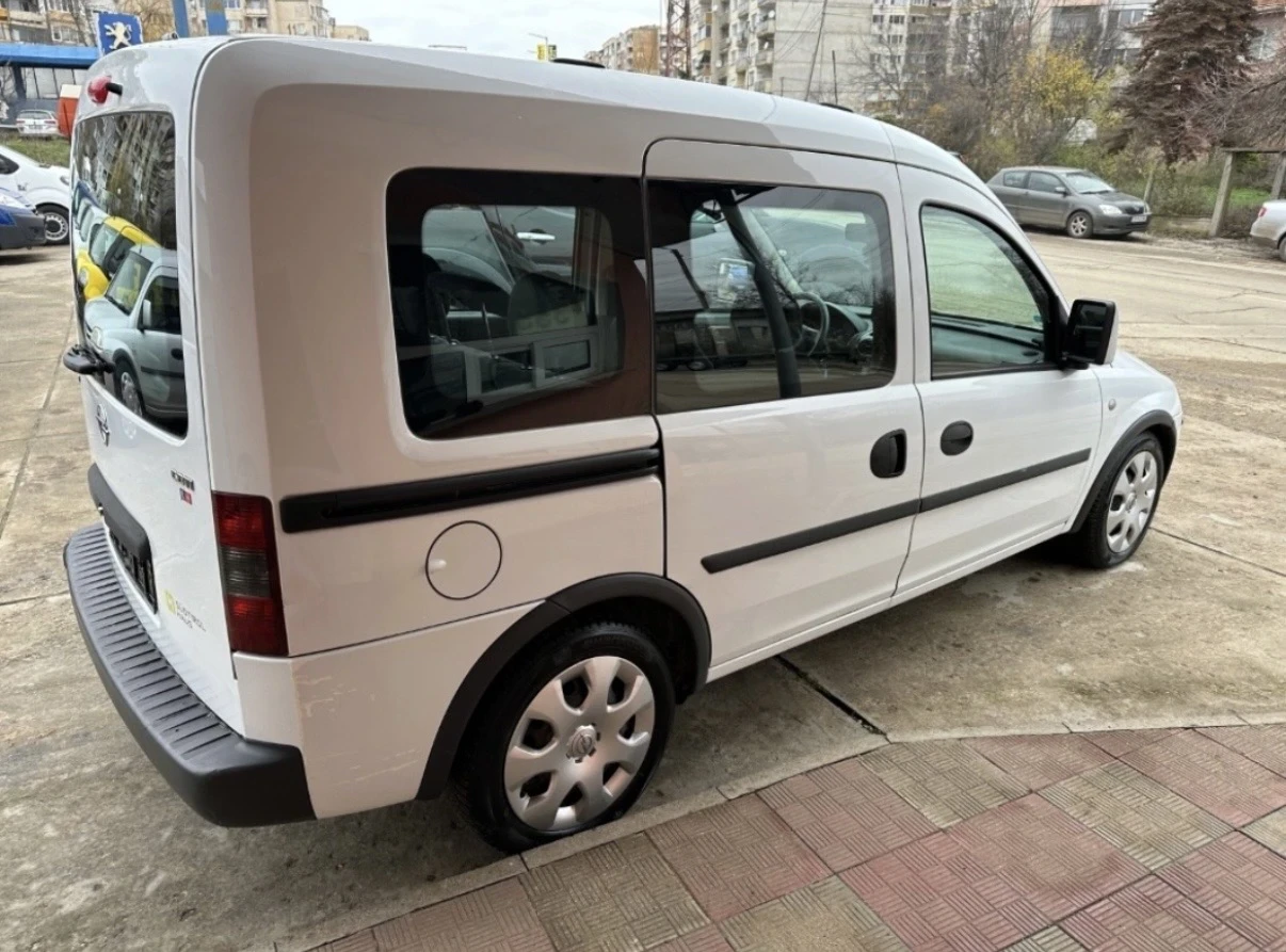 Opel Combo 1.3, снимка 4 - Автомобили и джипове - 54486440