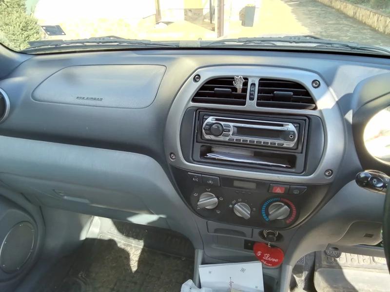 Toyota Rav4 D4D, снимка 8 - Автомобили и джипове - 48918736