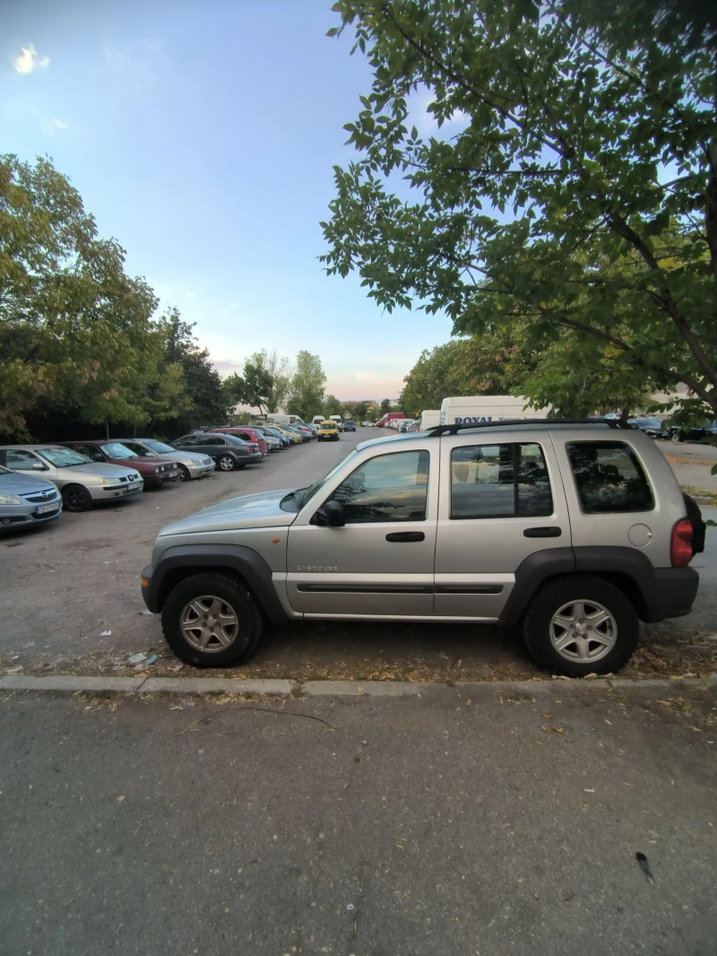 Jeep Cherokee Liberty , снимка 4 - Автомобили и джипове - 52565245