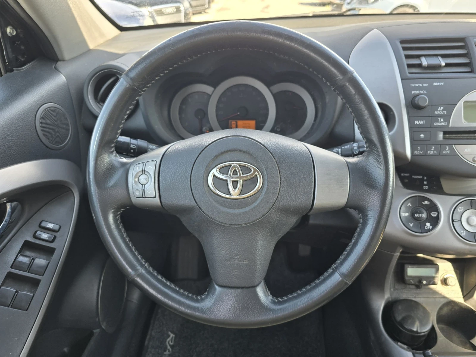 Toyota Rav4 D4-D - изображение 7